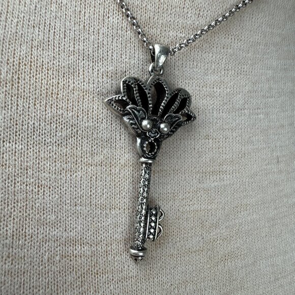 Silver Tone Key Pendant Necklace XC Brand 16-18" - Picture 2 of 6